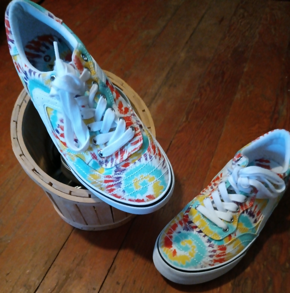 Air Walk Women's Tie Dye Low Top Sneaker Size‎ 6.5 M, Kaharley J